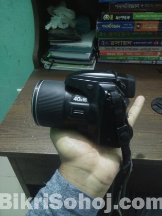 Fujifilm Finepix s8200 with 4x Zoom